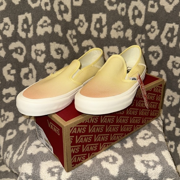 Vans Slip-On Sf Ombre Sunrise π
Multi/Marshmallow New π New π & Neve Used π₯° - Picture 3 of 17